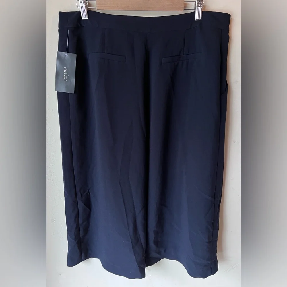 💚 Zara Basic Navy Blue Short/Skirt size Medium‎ NWT
